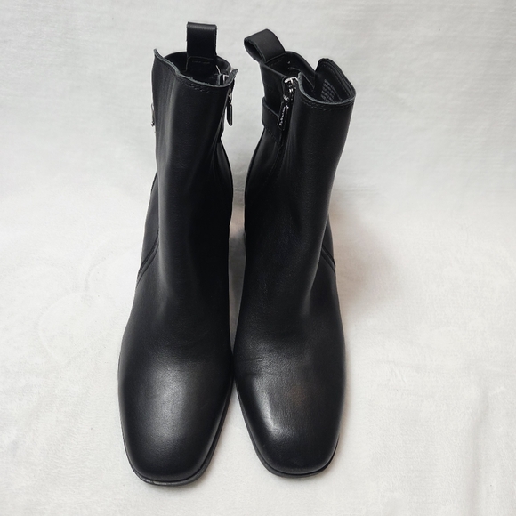 Blondo Gemma Black Leather Waterproof Ankle Booties - Picture 3 of 8